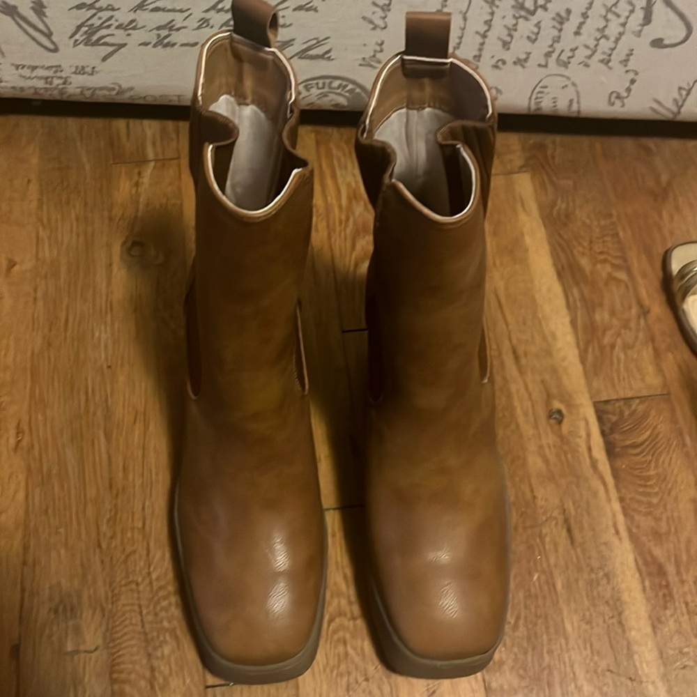 New without tags brown boots